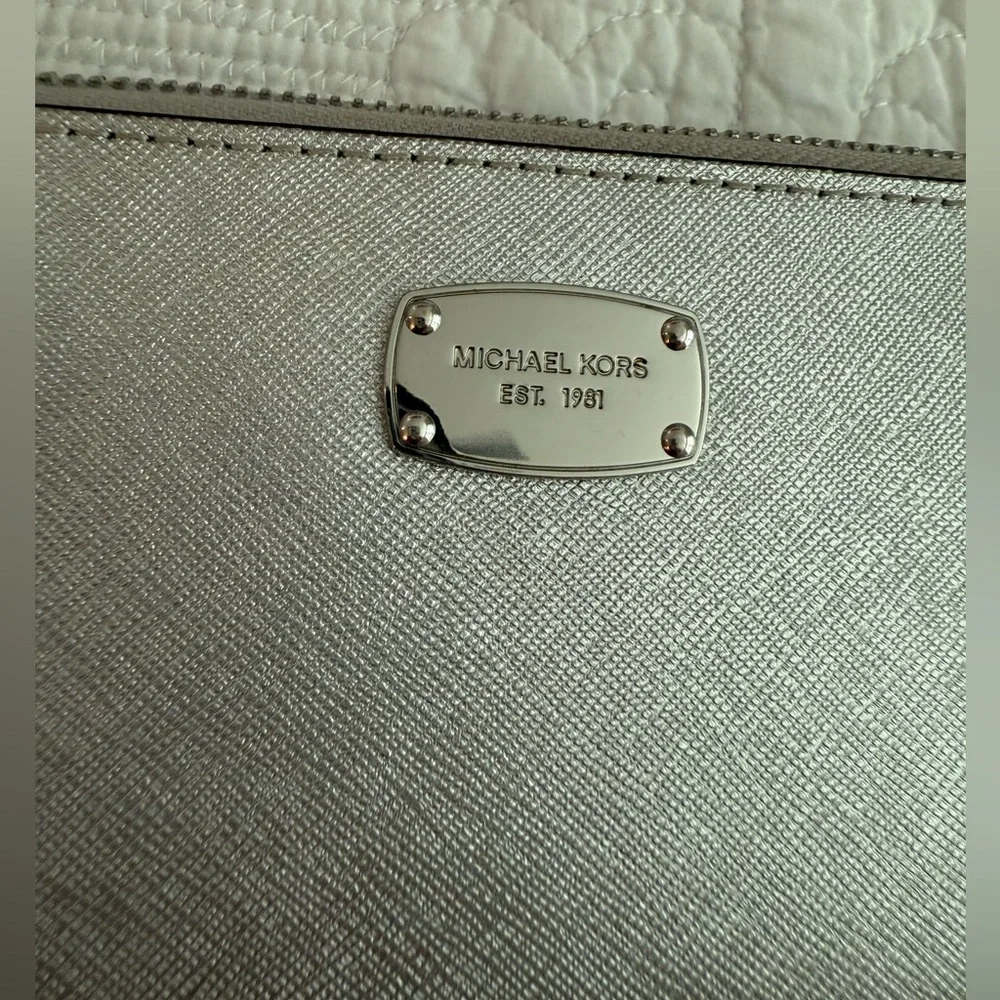 Michael Kors Zip Wallet - Picture 4 of 11